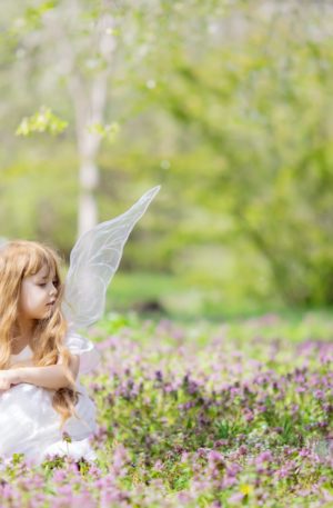 Conte thérapeutique pour enfants – La petite fée qui venait de très loin